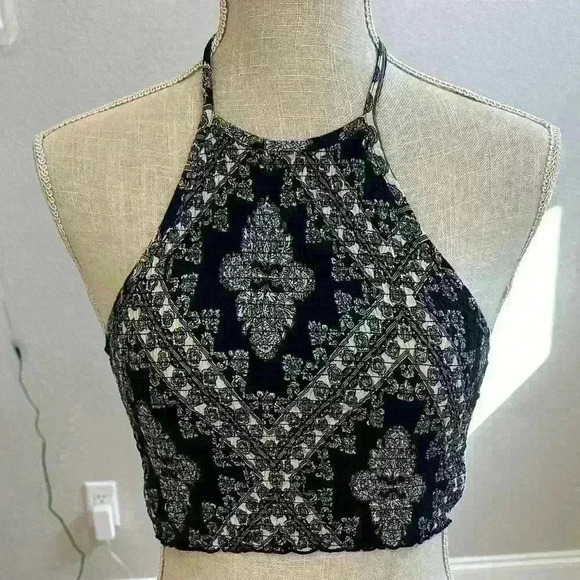 Rue21 Strappy Tie Halter Bandana Crop Top - Small - Picture 2 of 6